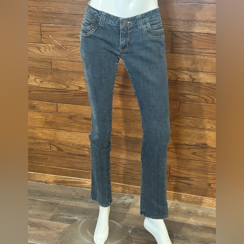 725 size 11. Low rise. Classic Blue Women's Jeans